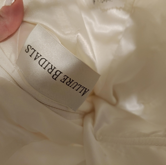 NWOT Allure Bridal Gown/Wedding Dress - Picture 4 of 11